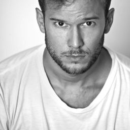 Paolo Stella 飾演 Pierfederico