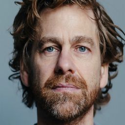 Andreas Nickl 飾演 Hans