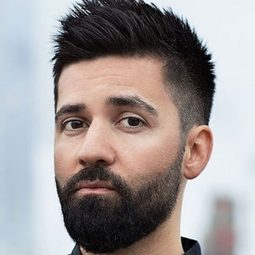 納維德·納維德 飾演 Denis