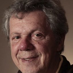 埃米里歐·迪西 飾演 Self