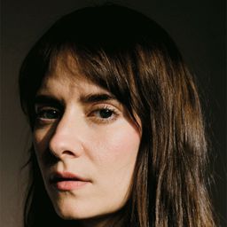 Cornelia Ivancan 飾演 Annette