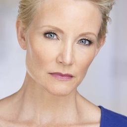 Carrie Louise Putrello - JOKER小丑演員 飾演Martha Wayne