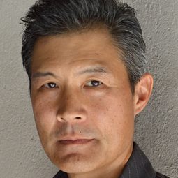 Bruce Locke - Mortal Kombat: Final Battle演員 飾演Shang Tsung