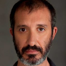 迪尼斯·戈麥斯 飾演 Sr. Gomes