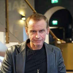 Andrei Tsumak 飾演 Krasnyj