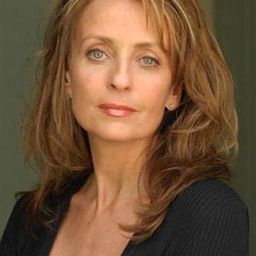 Juliette Degenne 飾演 Mother (voice)