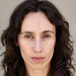 Manuela Oyarzún 飾演 Sandra