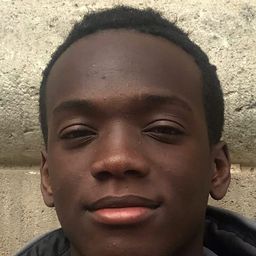 Camara Moryfère 飾演 Issa