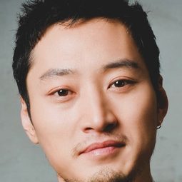 Park Seong-taek 飾演 Jump instructor