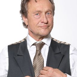 Ľubomír Paulovič 飾演 Grandfather