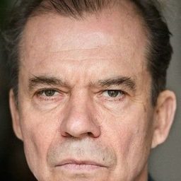 Felix Römer - 紙袋頭演員 飾演Otto Vogler