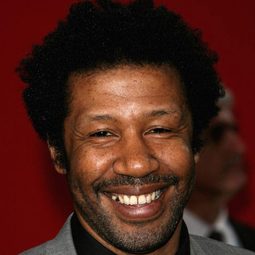 Brian Bovell 飾演 Brent Blakey