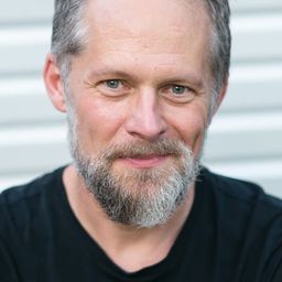 Chuck Huber - 美國迦頓演員 飾演Kashoid