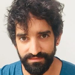 David Murgia 飾演 Patrice Lorca