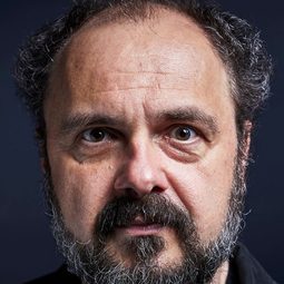 阿卡迪烏什·雅庫畢 - 我是神演員 飾演Gustaw Zarzycki