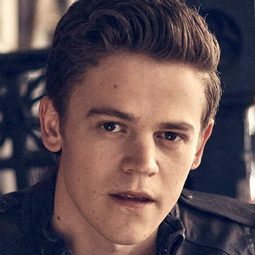 Sam Clemmett - 迷途之心演員 飾演Yuri