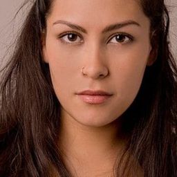 Montserrat de León 飾演 Conductora