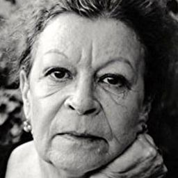 Barbara Valmorin 飾演 Nicola's mother