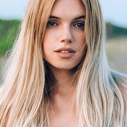 Julianne Binard 飾演 