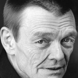 Jacques Bosc 飾演 Monsieur Garcia - le père de Claude