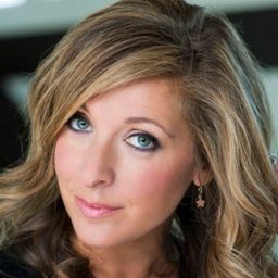 Tracy-Ann Oberman 飾演 Isabella Blow