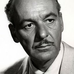 Wilton Graff 飾演 Police Commissioner Hogan