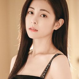 任容萱 飾演 Ling