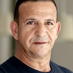 納吉布·阿姆哈里 飾演 Ali