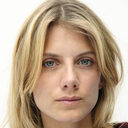 瑪麗蓮洛倫 - 英雄的歸來演員 飾演Elisabeth Beaugrand