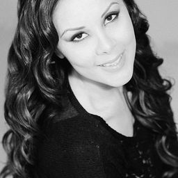 Nancy Cejari 飾演 Party guest