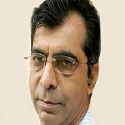 席里·瓦拉伯·維亞斯 - 槍戰演員 飾演Wadhwani