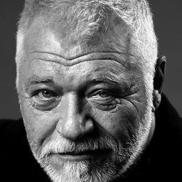 Miodrag Stevanović - 拯救太空1號演員 飾演Frank Armstrong