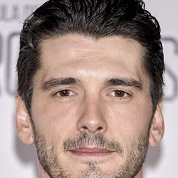 楊·岡薩雷斯 飾演 Kortazar