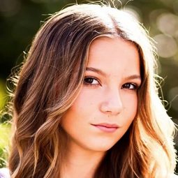 艾蜜唐納 飾演 M3GAN