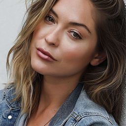 安娜貝爾·史蒂芬森 飾演 Natasha