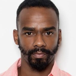 拉斐爾·洛甘 飾演 M-8