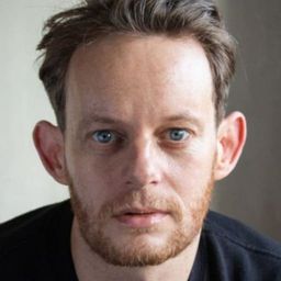 Patrick Güldenberg 飾演 Sven