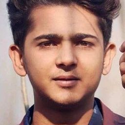 Mohammad Samad 飾演 Pandurang / Grandmother