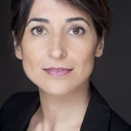 Laura Barba - 盲眼謎情演員 飾演Dela