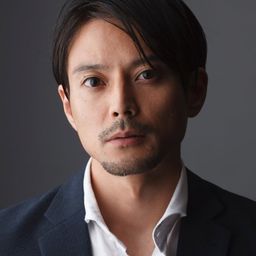 河合龍之介 飾演 