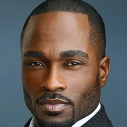 Mykel Shannon Jenkins 飾演 Mikey James