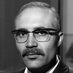 Si Mohamed Baghdadi 飾演 Larbi Ben M'hidi