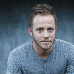 Graham Hamilton - 搖滾藏獒：藍色光芒演員 飾演Bodi (voice)