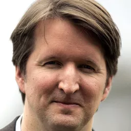 Tom Hooper - 孤星淚導演