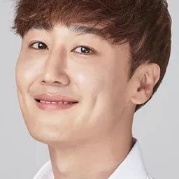 Yoon Jin-young 飾演 