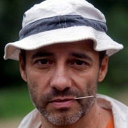 Péter Rudolf 飾演 Lali