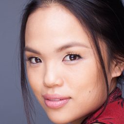 司徒少英 飾演 Holly