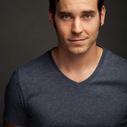 Carey Feehan 飾演 Brian