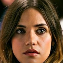 Pamela Almanza 飾演 Daniela