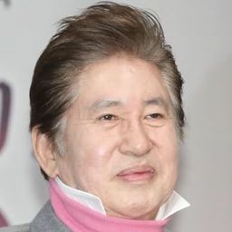 金容建 飾演 Hyung-joon's Father